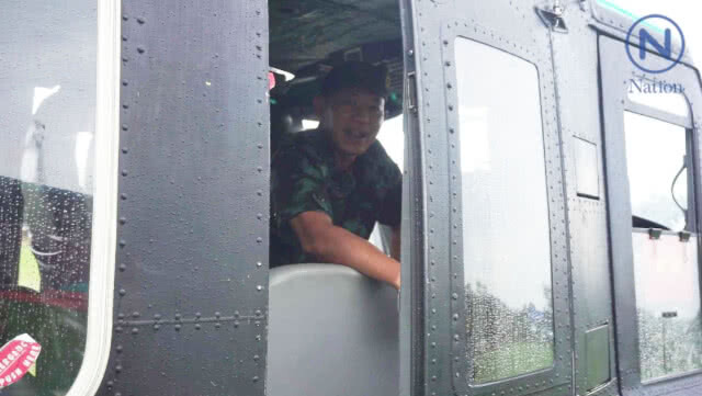 เฮลิคอปเตอร์ทหาร ลงจอดฉุกเฉินหลังเจอพายุกระหน่ำ