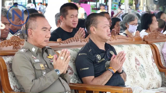 "เนวิน" สักการะศาลหลักเมืองนครศรีธรรมราช