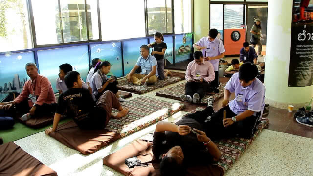 สีสัน ด้านหน้า presscenter ครม.สัญจร