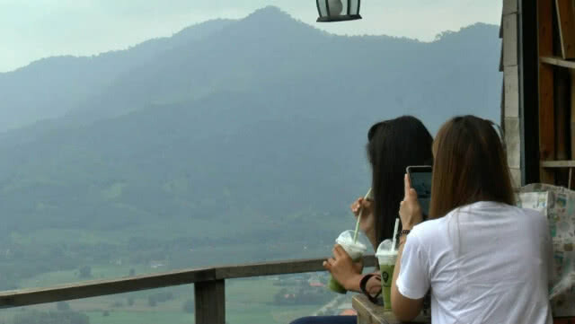 นักท่องเที่ยวแห่ชมทะเลหมอกภูลังกา