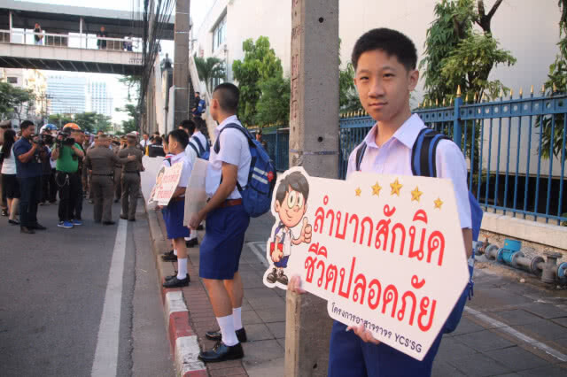 รณรงค์ป้องกันลืมเด็กนักเรียนไว้ในรถ-จอดส่งโดยเร็ว เตรียมกระเป๋าพร้อมลง