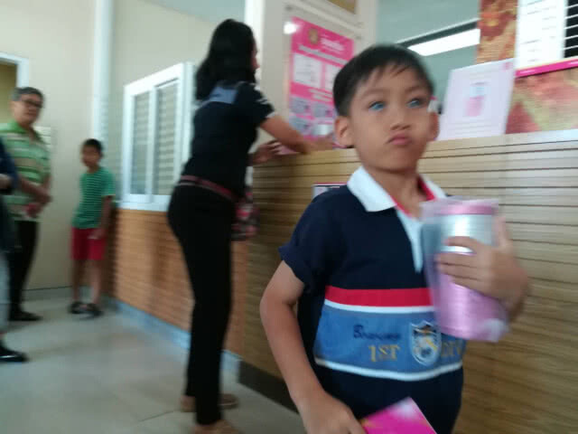 พาบุตรหลานฝากเงินธ.ออมสินวันออมแห่งชาติ