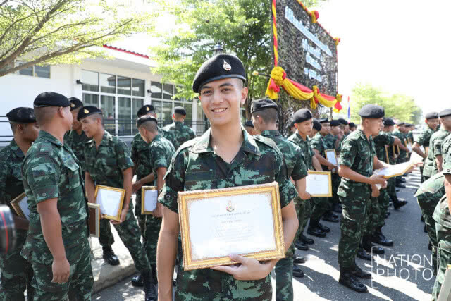 พลทหารไอติม หลานอภิสิทธิ์ ปลดประจำการแล้ว
