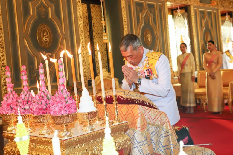 ในหลวง เสด็จฯ ถวายผ้าพระกฐิน "วัดราชบพิธ-วัดพระเชตุพน"