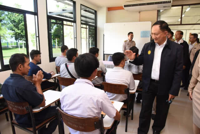 รมว.แรงงาน ยกพลขึ้นเหนือ คุมเข้มช่างไฟฟ้า
