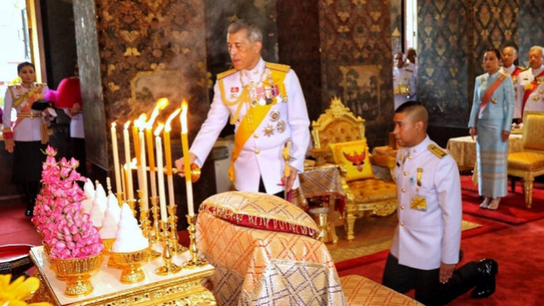 ในหลวง เสด็จฯ ถวายผ้าพระกฐิน "วัดบวรนิเวศ-วัดมหาธาตุ" ในหลวง เสด็จฯ ถวายผ้าพระกฐิน "วัดบวรนิเวศ-วัดมหาธาตุ"