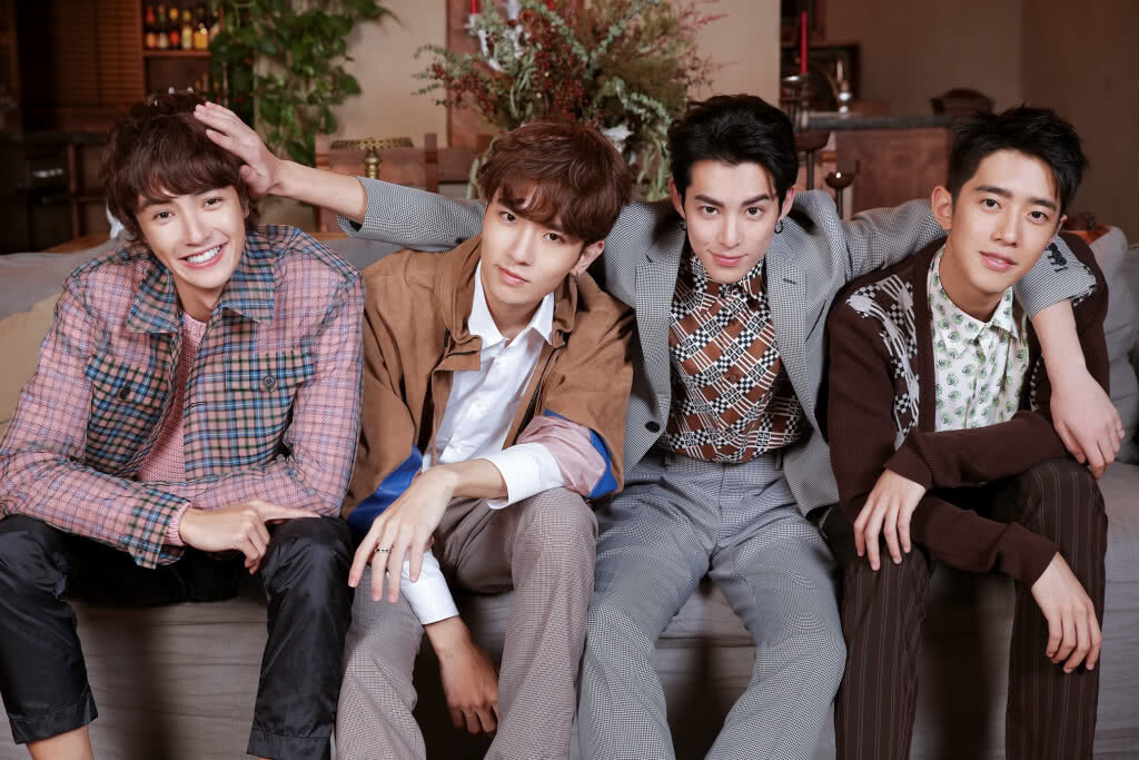 เตรียมกรี๊ด 4 หนุ่มหล่อ"รักใสใสหัวใจ 4 ดวง" ฉบับรีเมคเตรียมมาเมืองไทย ร่วมเปิดตัว 'ไอคอนสยาม' 9 พ.ย. เตรียมกรี๊ด 4 หนุ่มหล่อ"รักใสใสหัวใจ 4 ดวง" ฉบับรีเมคเตรียมมาเมืองไทย ร่วมเปิดตัว 'ไอคอนสยาม' 9 พ.ย.