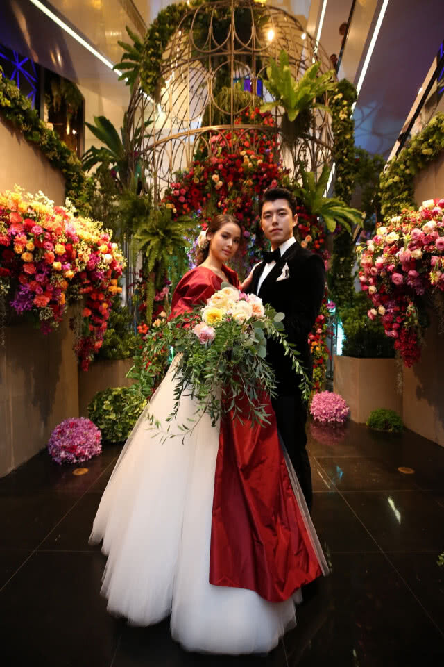 (ภาพชุด) "ญาญ่า" ควง "นาย- ณภัทร"  เปิดฟลอร์เต้นรำ ฉลอง 71 ปี ห้างเซ็นทรัล