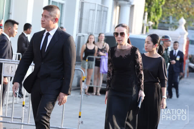แขกทยอยร่วมพิธีพระราชทานน้ำหลวงอาบศพ คุณวิชัย