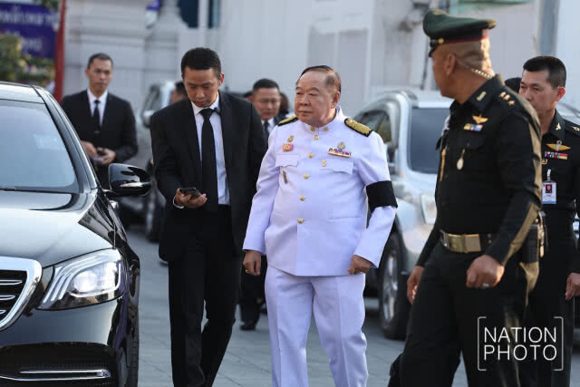 แขกทยอยร่วมพิธีพระราชทานน้ำหลวงอาบศพ คุณวิชัย