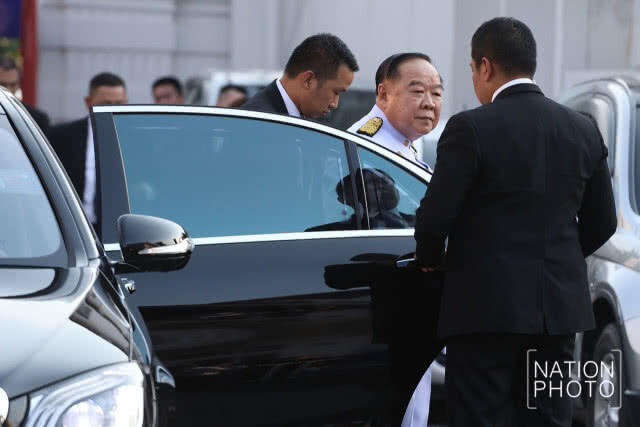 แขกทยอยร่วมพิธีพระราชทานน้ำหลวงอาบศพ คุณวิชัย