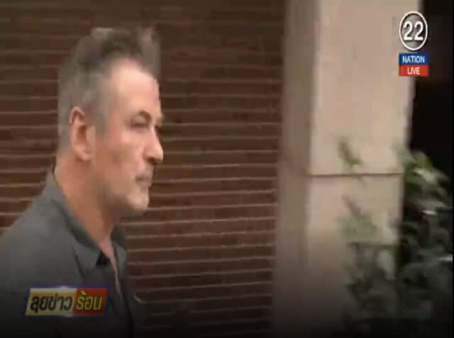 (คลิปข่าว) จับ "อเล็ก บอลด์วิน" ต่อยหน้าคน แย่งที่จอดรถ
