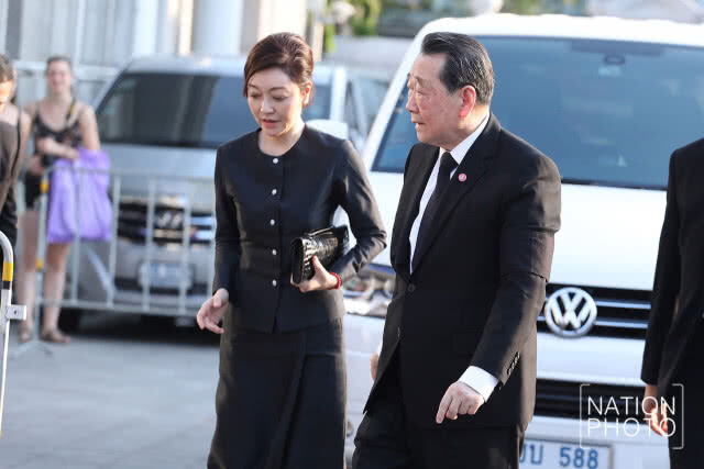 แขกทยอยร่วมพิธีพระราชทานน้ำหลวงอาบศพ คุณวิชัย