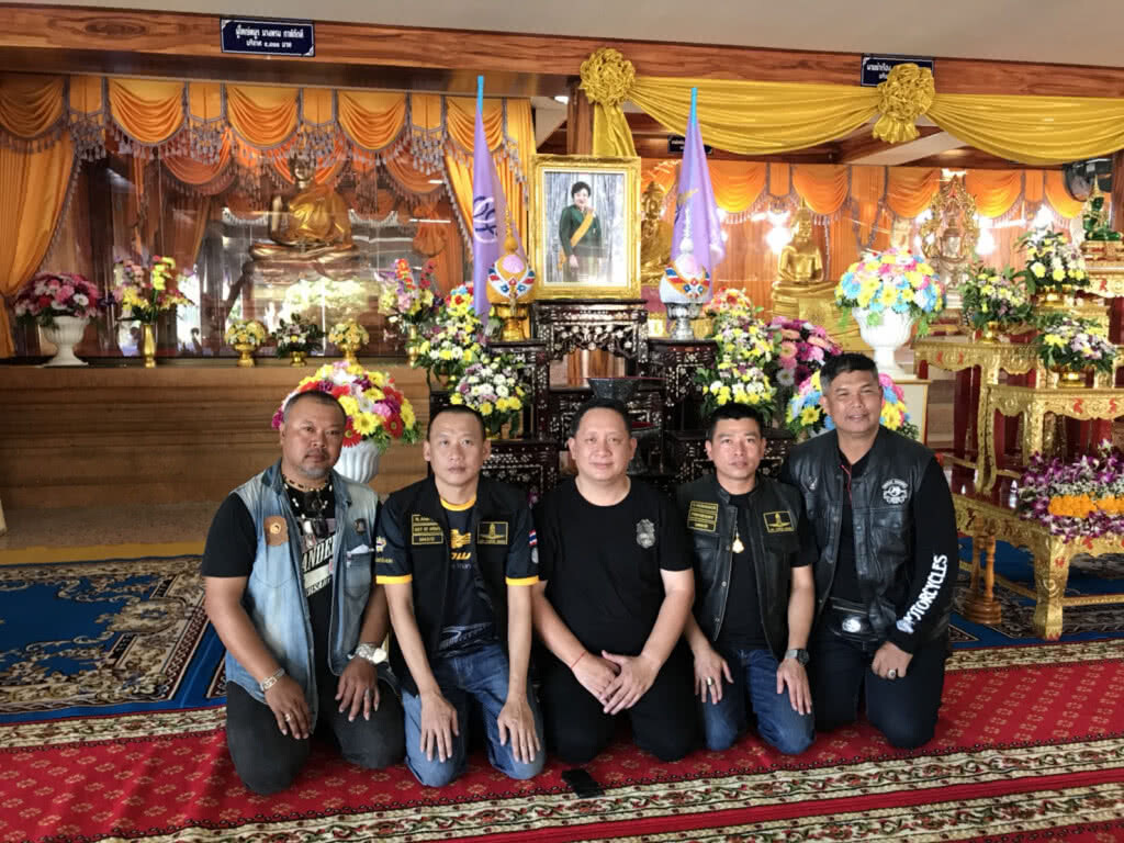 100 กลุ่มไบค์เกอร์ ร่วมสร้างโบสถ์ ทอดกฐินผ้าไตรพระราชทาน 100 กลุ่มไบค์เกอร์ ร่วมสร้างโบสถ์ ทอดกฐินผ้าไตรพระราชทาน