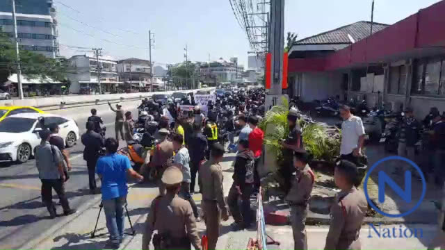กลุ่มปลดแอกชาว 2 ล้อรวมตัวทวงสิทธิใช้อุโมงค์รัชโยธิน