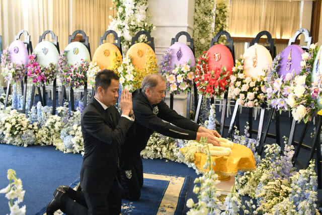 นายกฯ พร้อมภริยา ร่วมพิธีสวดพระอภิธรรม "เจ้าสัววิชัย"