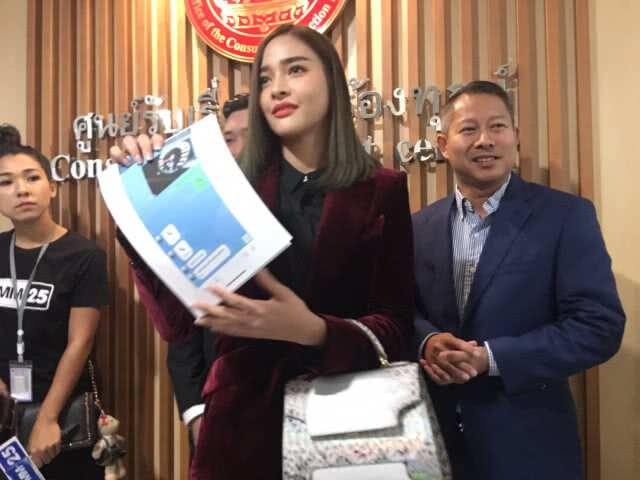 "ปุ๊กลุก" ดาราสาว ร้องสคบ.ซื้อรถเบนซ์ไม่ถึงเดือน ระบบไฟ-ห้องเครื่องผิดปกติ