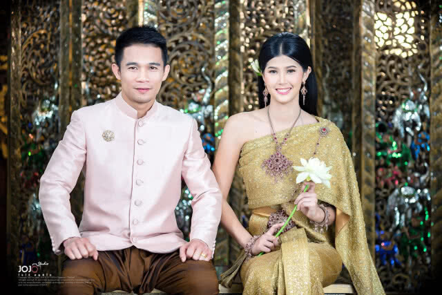 มาแล้ว!! ภาพพรีเวดดิ้ง "ศรีสะเกษ-จ๊ะจ๋า" ในชุดไทย