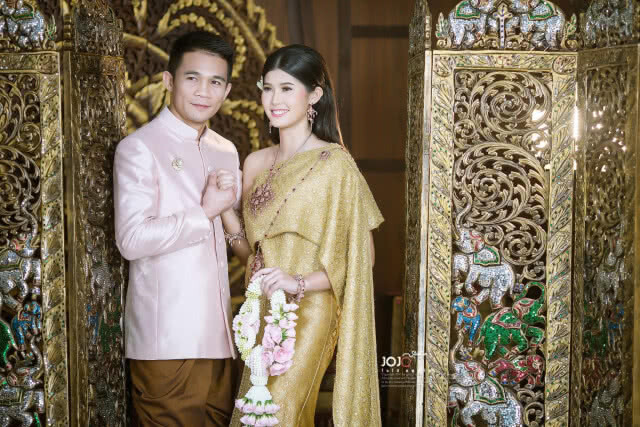 มาแล้ว!! ภาพพรีเวดดิ้ง "ศรีสะเกษ-จ๊ะจ๋า" ในชุดไทย