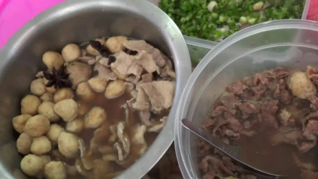 เมนูสุดแหวก!! ก๋วยเตี๋ยวเรือน้ำตกใส่ไข่มุก