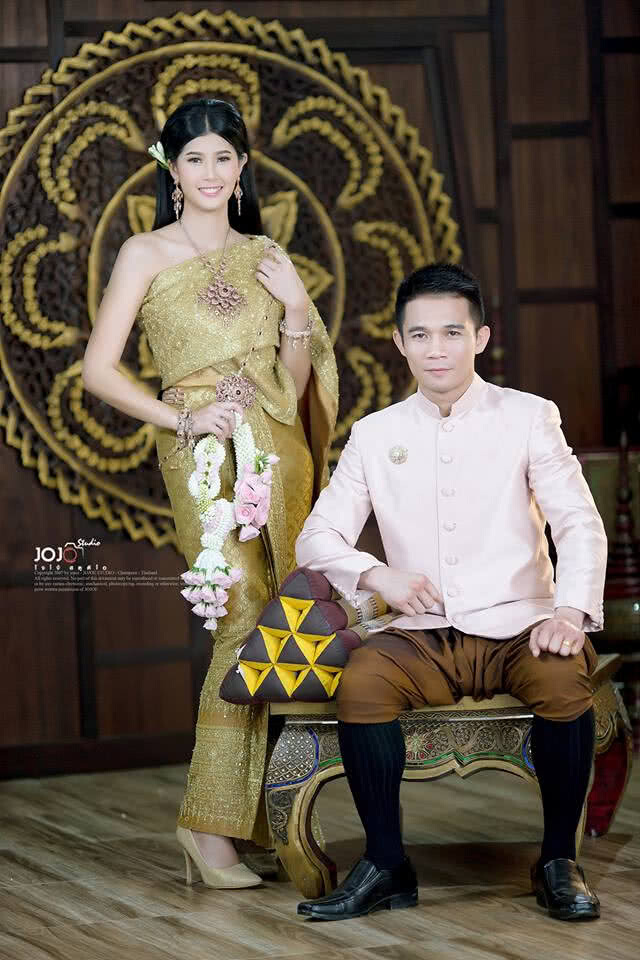 มาแล้ว!! ภาพพรีเวดดิ้ง "ศรีสะเกษ-จ๊ะจ๋า" ในชุดไทย