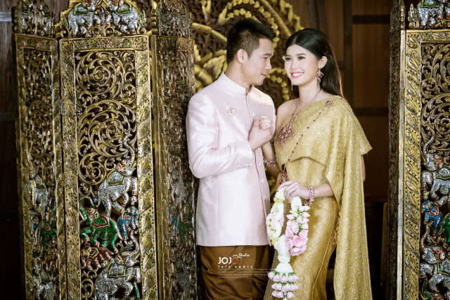 มาแล้ว!! ภาพพรีเวดดิ้ง "ศรีสะเกษ-จ๊ะจ๋า" ในชุดไทย