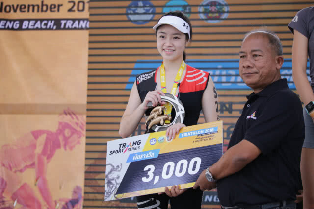 2 นักไตรกีฬาชาวไทย จเร เจียรนัย,ดาลิ่ง อารดา คว้ารางวัลในTrang Sport Series