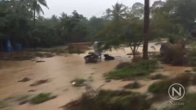 ฝนถล่มบางสะพานน้อยเส้นเพชรเกษมอัมพาต