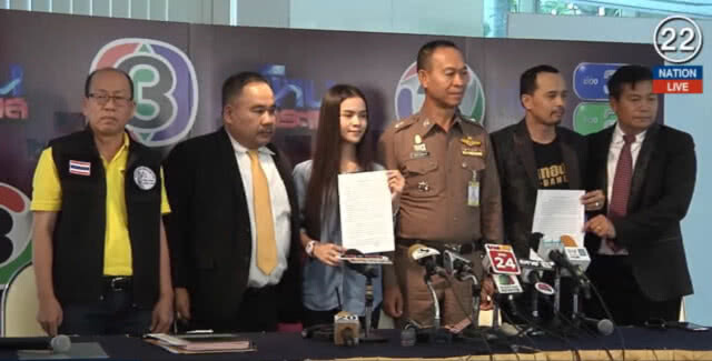 (คลิปข่าว) นายห้างไหทองคำ - อาม ชุติมา จบสวย ถอนฟ้องทุกคดี