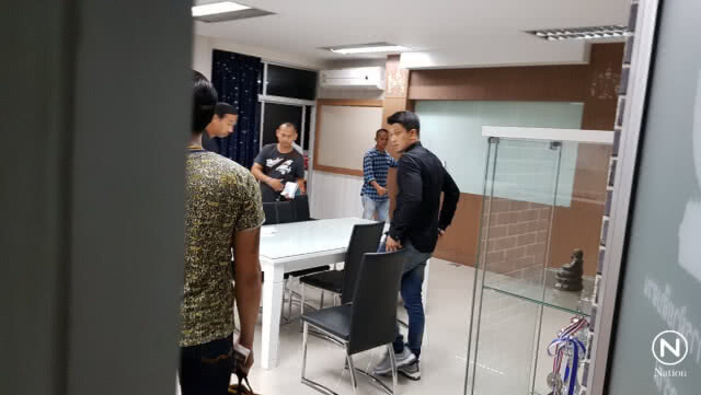 จับ "หนุ่ม กะลา" คาเวที หลังถูกออกหมายจับคดีละเมิดฯ
