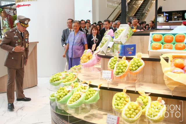 สมเด็จพระเทพฯ เสด็จพระราชดำเนินทรงเปิด "ไอคอนสยาม"