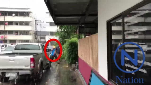 "อ.ตุ๊ก"ดอดมอบตัว ตร.สอบเครียดพบใช้ชื่อปลอม