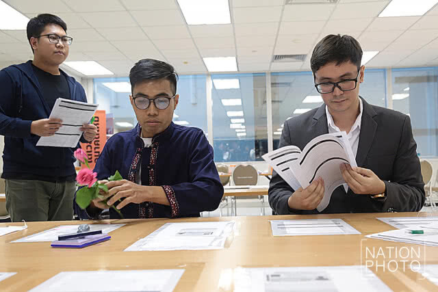 "รังสิมันต์-ปิยรัฐ" สมัครส.ส.พรรคอนาคตใหม่