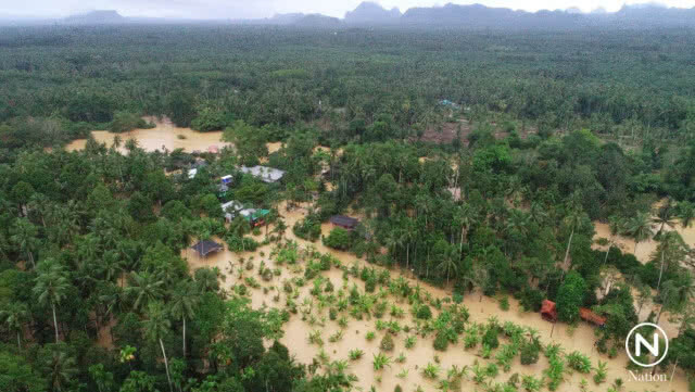 ชุมพร น้ำป่าทะลัก! ท่วมกลางดึก โกลาหล เอเซีย 41 ขาด