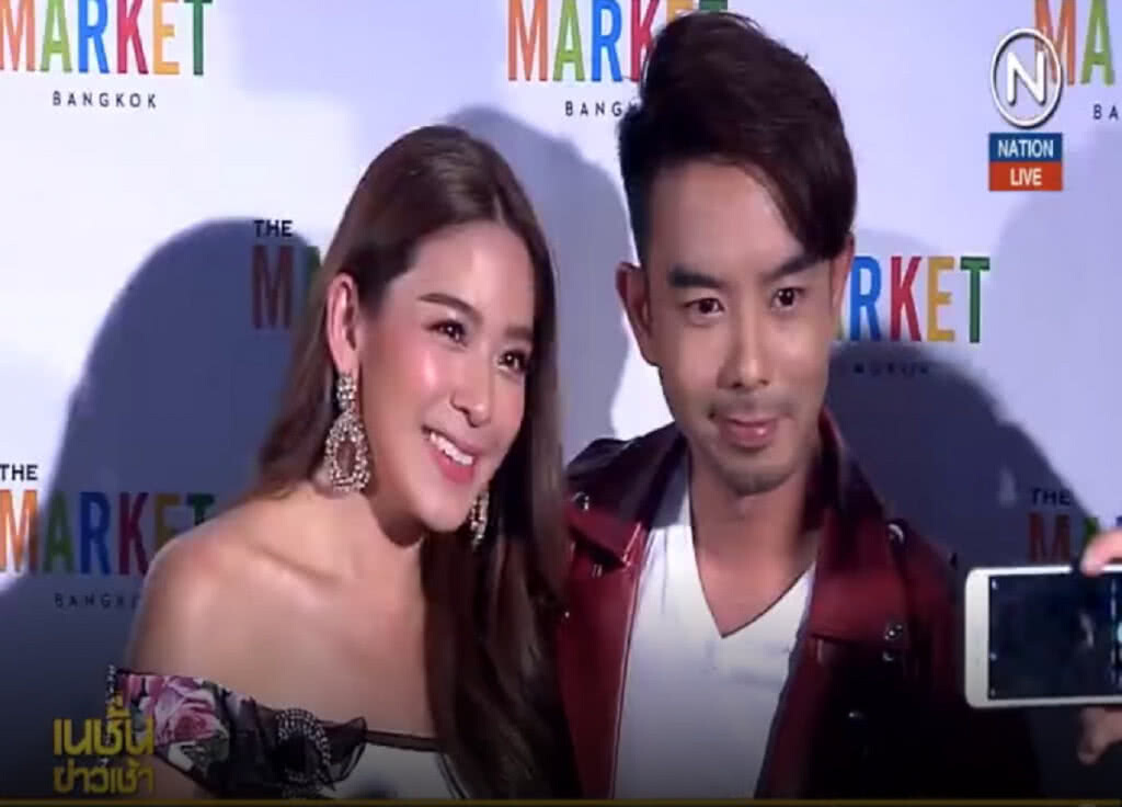(คลิปข่าว) "น้ำหวาน" ควง "กวาง" แจงปมคบซ้อน ปัดพูดถึงเรื่องอดีต (คลิปข่าว) "น้ำหวาน" ควง "กวาง" แจงปมคบซ้อน ปัดพูดถึงเรื่องอดีต