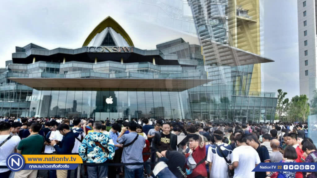 เข้าแถวพรึ่บ! ลูกค้านับพันตั้งแถวรอเปิดประตู "ไอคอนสยาม"