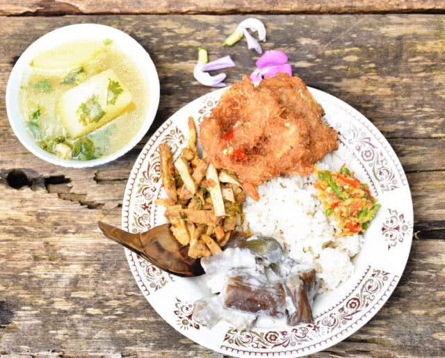 Chic-in : สัมผัสกิจกรรม วิถีมะพร้าว บ้านอ่าวใหญ่ จ.ตราด