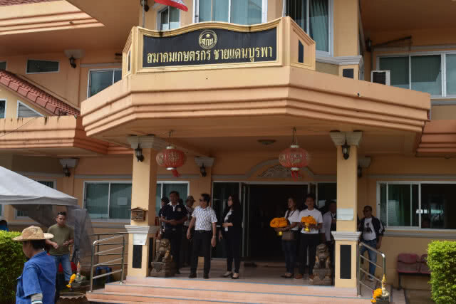 สนามเลือกตั้งสระแก้วคึกคัก ทีม"เสนาะ-เสรีพิศุทธิ์-ตรีนุช" ลงพื้นที่ขอเสียงชาวไร่อ้อยกว่า 4,000 คน