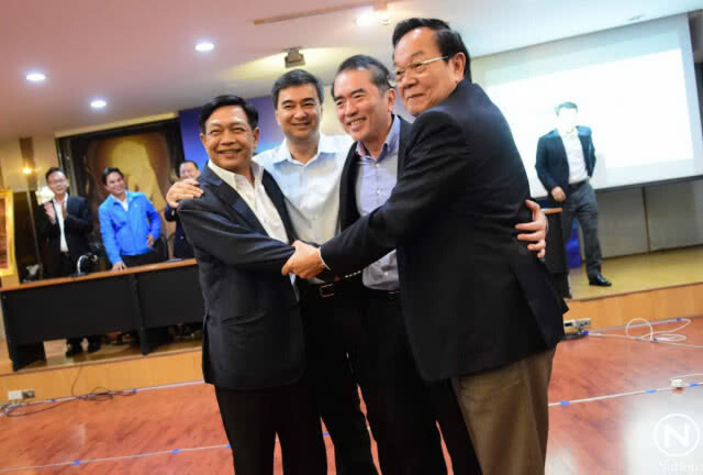 "มาร์ค" ชนะหยั่งเสียง หัวหน้า "ปชป."