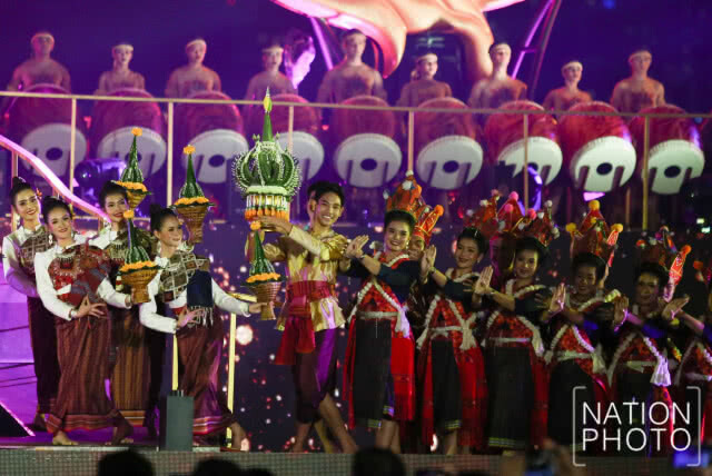 เนรมิตมหาปรากฏการณ์ งานเปิดเมืองไอคอนสยาม