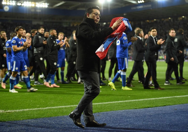 เลสเตอร์จัดพิธีไว้อาลัย "เจ้าสัววิชัย" สื่อนอกเผยภาพ "อัยย์วัฒน์" นั่งข้างเก้าอี้ "พ่อ"