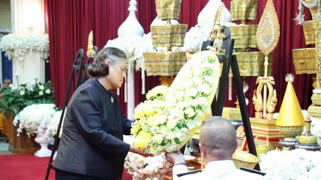 สมเด็จพระเทพฯ พระราชทานน้ำหลวงสรงศพ สมเด็จพระมหาวีรวงศ์