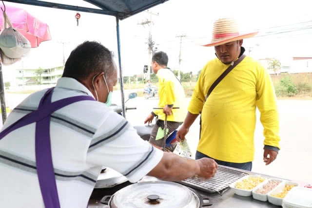 ชวนชิมขนมครกสูตรโบราณ "ลุงป๋อง"