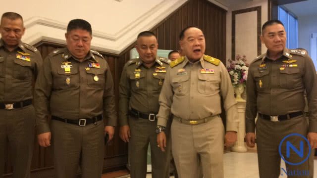 "บิ๊กป้อม" สั่งงานมั่นคง เร่งฟื้นฟูน้ำท่วม