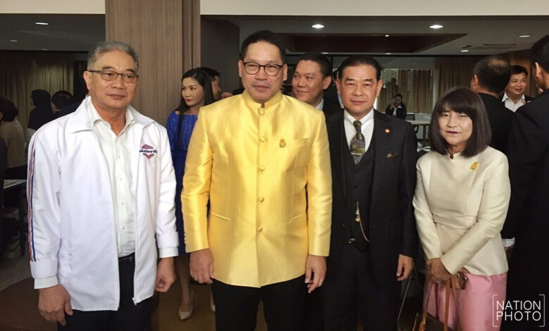4 รัฐมนตรี พร้อมแกนนำ รอต้อนรับรับสมัครสมาชิก ที่พรรคพลังประชารัฐด้วยตัวเองวันแรก