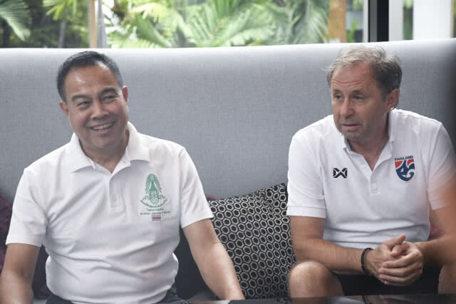 นายกสมาคมฯ ให้กำลังใจ "ช้างศึก" ก่อนบู๊แข้ง "อินโดนีเซีย"