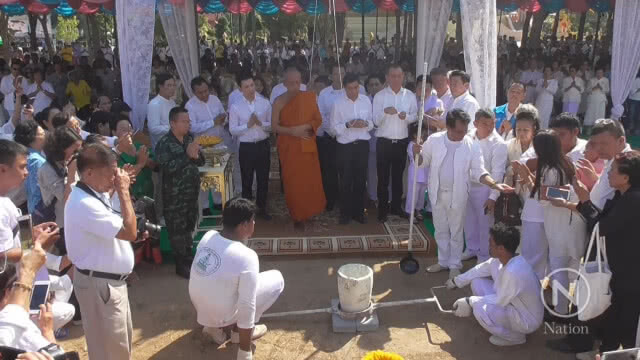 "อภิสิทธิ์" โปรยยาหอมพร้อมดูแลปัญหาทุกจังหวัด