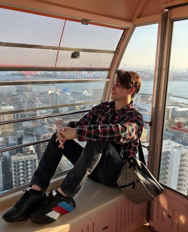 เจ้าชายลูกทุ่ง "ก็อท-จักรพันธ์"เตรียมขนเงินที่ได้จากแม่ยกเข้าการกุศลร่วม 6 แสน