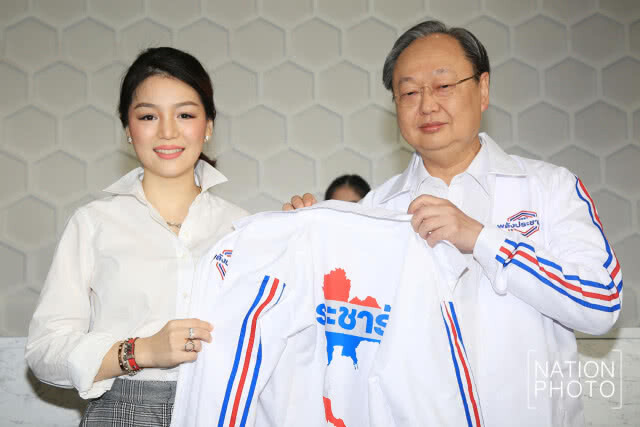 (ภาพชุด) เปิดตัว "มาดามเดียร์-ณพงศ์" สมาชิกพรรคพลังประชารัฐ