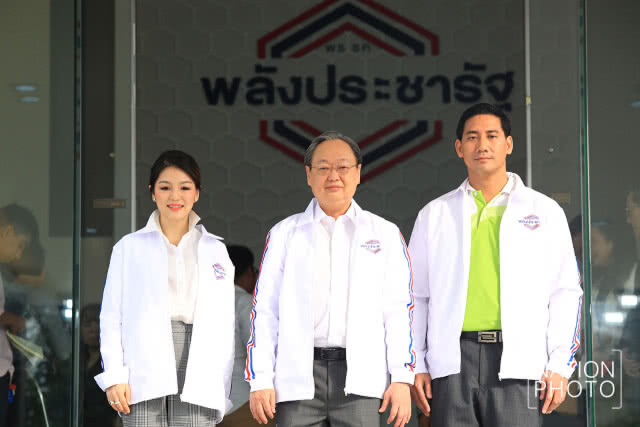 (ภาพชุด) เปิดตัว "มาดามเดียร์-ณพงศ์" สมาชิกพรรคพลังประชารัฐ